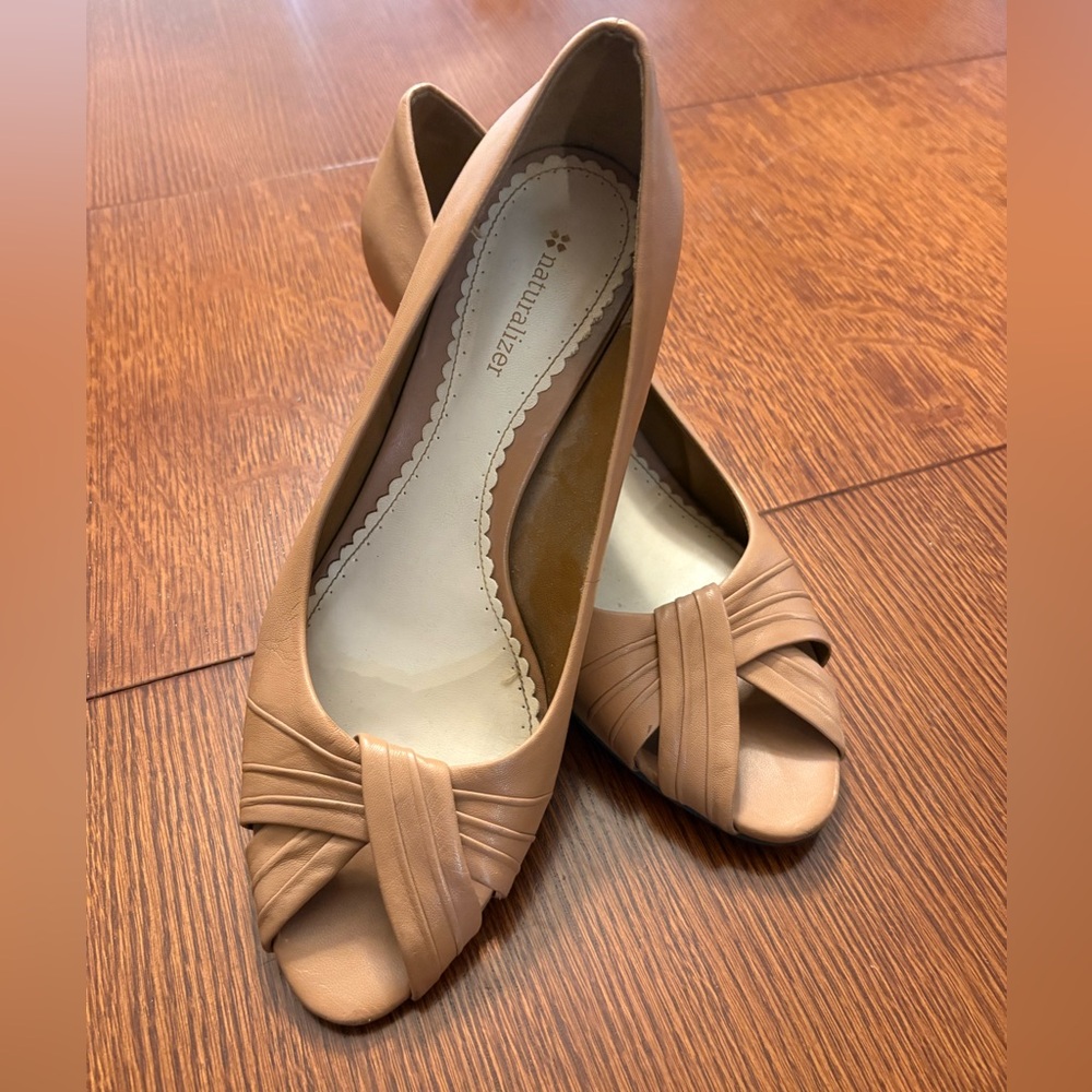 Naturalizer Women's Beige Peep-Toe Heels